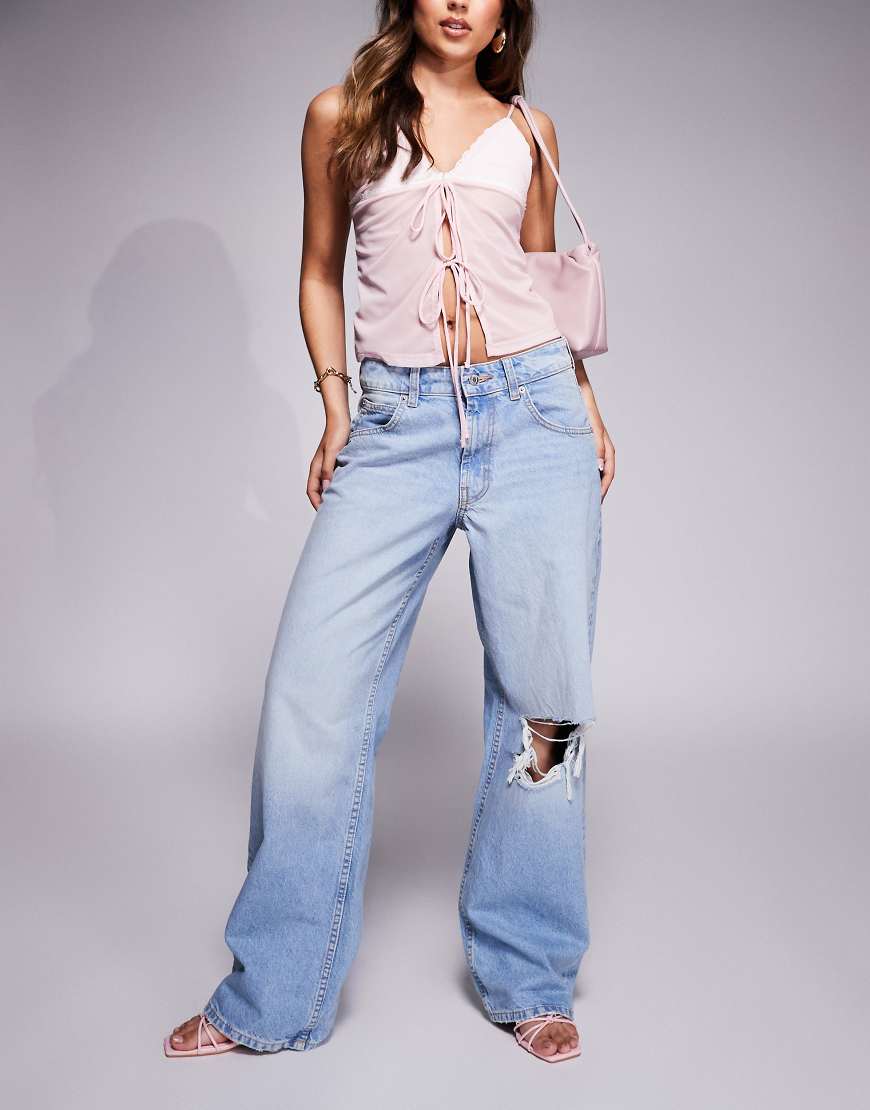 ASOS DESIGN - Lässige Jeans in blasser Waschung mit weitem Bein-Blau ASOS DESIGN - Lässige Jeans in blasser Waschung mit weitem Bein-Blau von ASOS DESIGN
