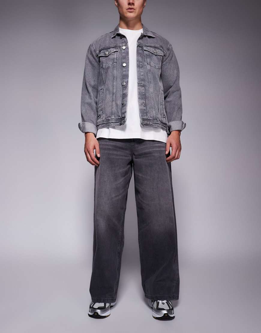 ASOS DESIGN - Baggy-Jeans in verwaschenem Schwarz-Grau von ASOS DESIGN