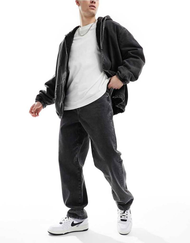 ASOS DESIGN - Baggy-Jeans in verwaschenem Schwarz-Grau von ASOS DESIGN