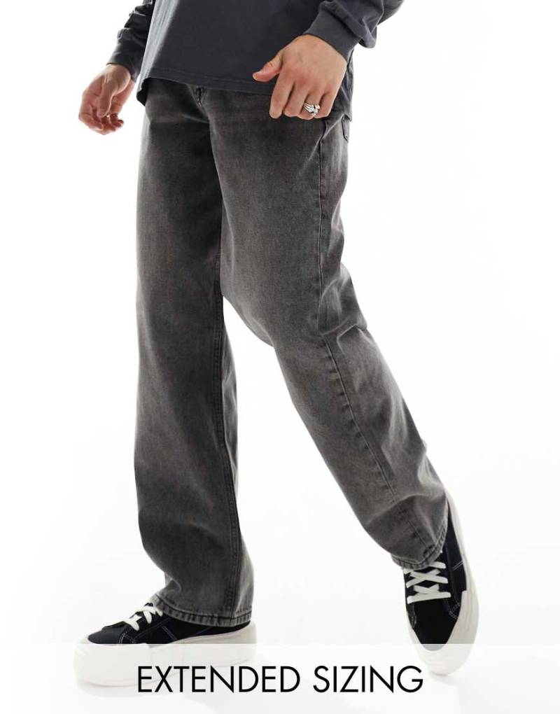ASOS DESIGN - Baggy-Jeans in verwaschenem Schwarz von ASOS DESIGN