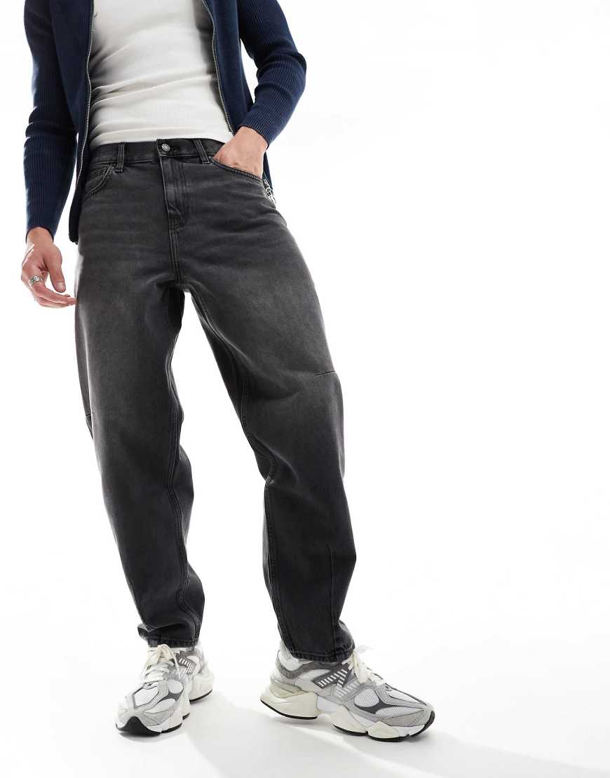 ASOS DESIGN - Baggy-Jeans mit Abnähern in verwaschenem Schwarz ASOS DESIGN - Baggy-Jeans mit Abnähern in verwaschenem Schwarz von ASOS DESIGN