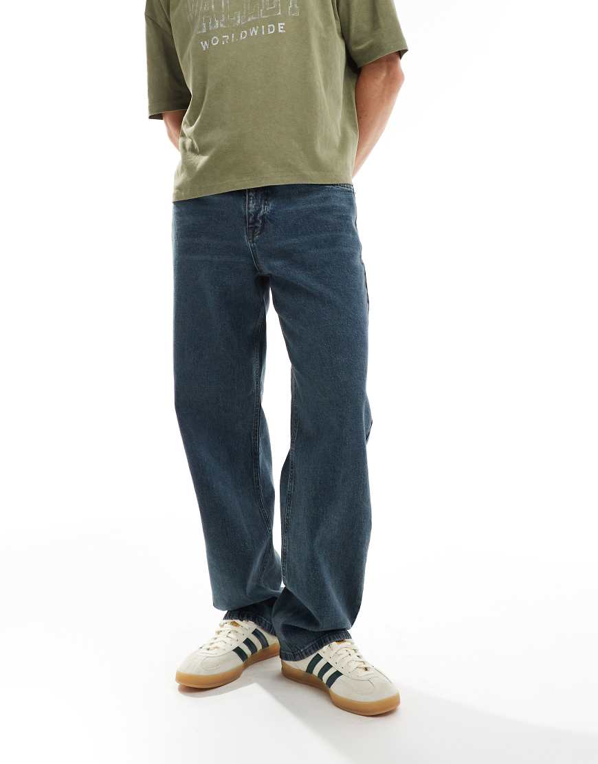 ASOS DESIGN - Baggy-Jeans mit grüner Waschung-Blau von ASOS DESIGN