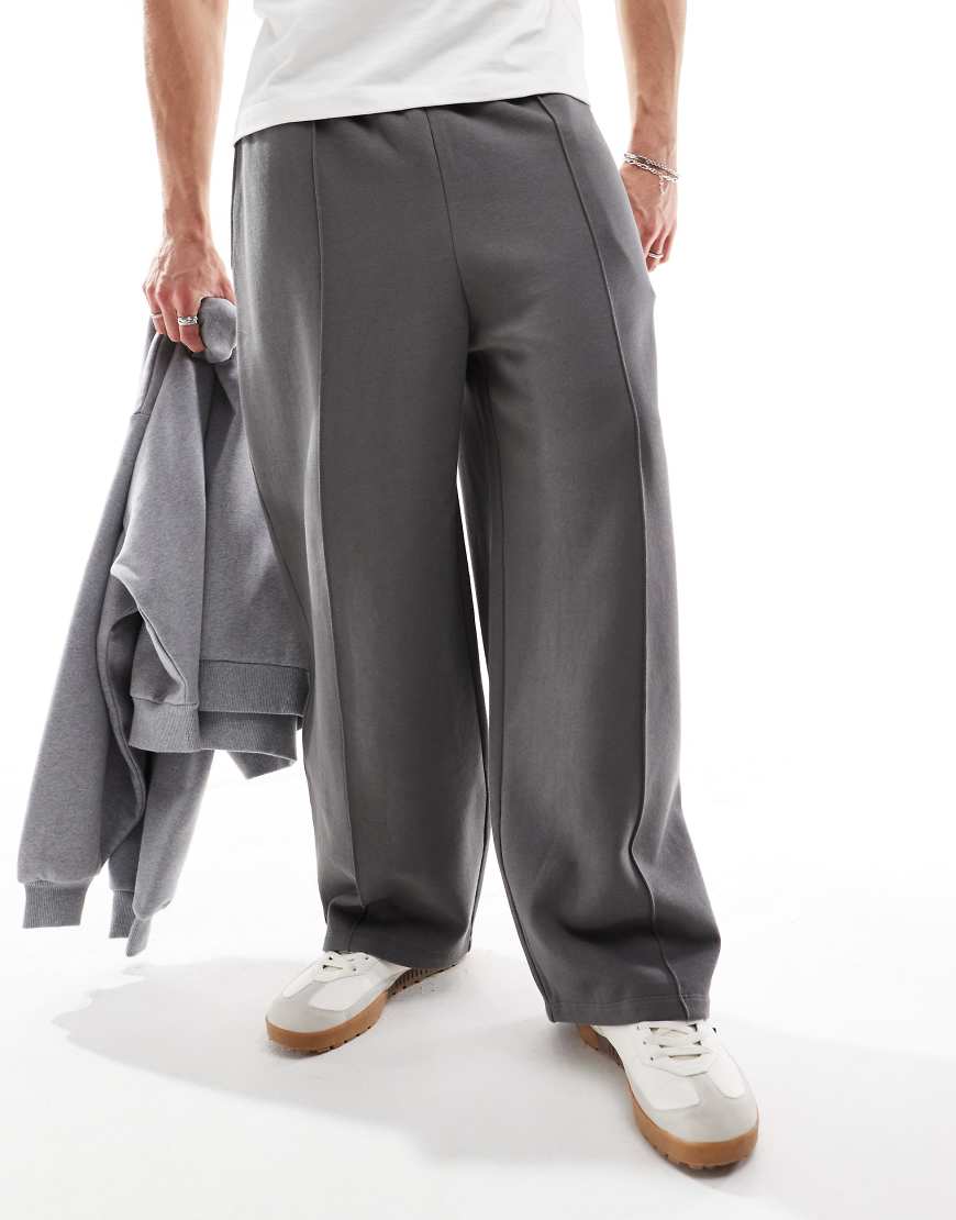 ASOS DESIGN - Ballon-Jogginghose in Grau mit Oversize-Passform und Biesen ASOS DESIGN - Ballon-Jogginghose in Grau mit Oversize-Passform und Biesen von ASOS DESIGN