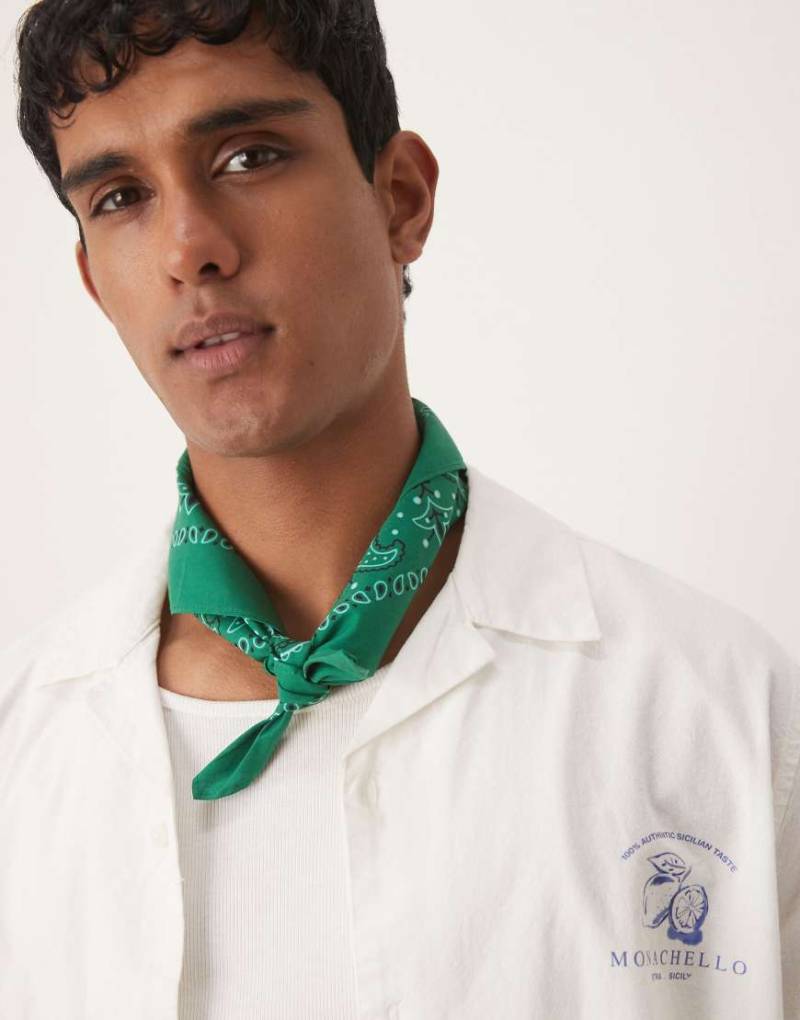 ASOS DESIGN - Bandana in Dunkelgrün mit Paisleymuster von ASOS DESIGN