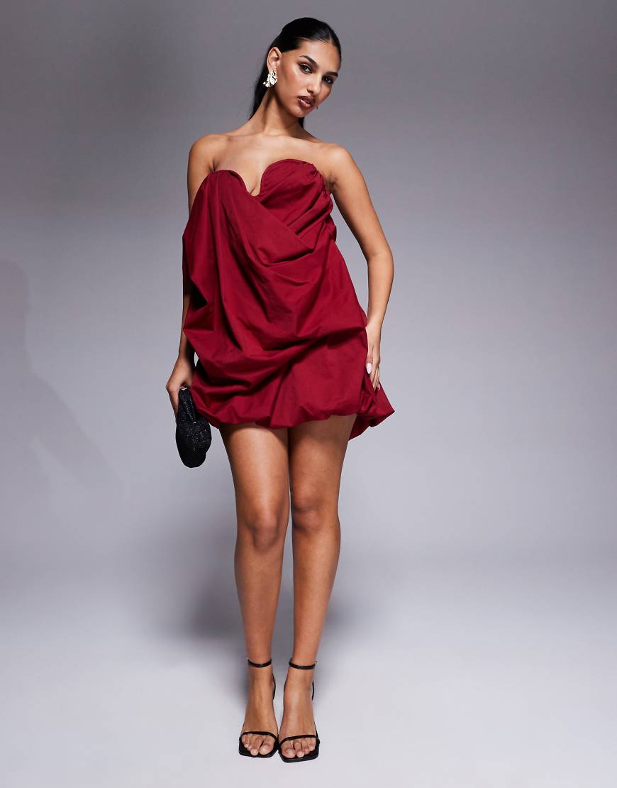 ASOS DESIGN - Bandeau-Minikleid in Burgunderrot mit drapierter Brustpartie und Ballonsaum ASOS DESIGN - Bandeau-Minikleid in Burgunderrot mit drapierter Brustpartie und Ballonsaum von ASOS DESIGN