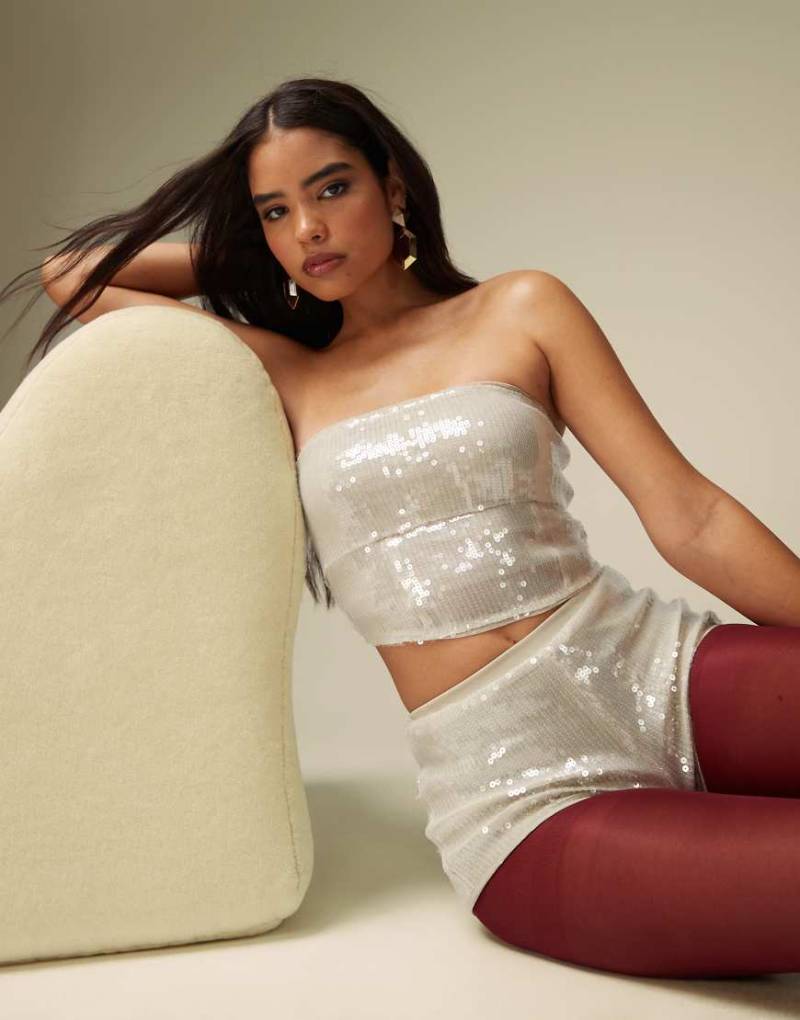 ASOS DESIGN - Bandeau-Oberteil in Stein mit Paillettenverzierung-Neutral ASOS DESIGN - Bandeau-Oberteil in Stein mit Paillettenverzierung-Neutral von ASOS DESIGN
