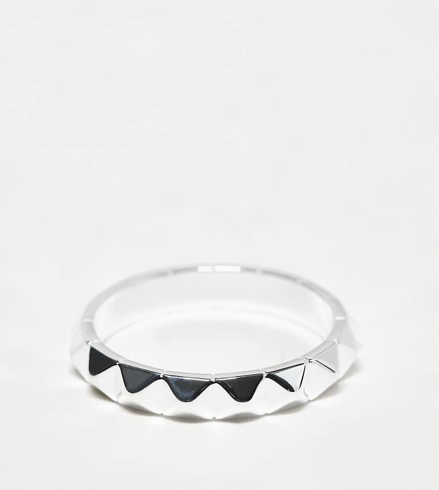 ASOS DESIGN - Bandring aus Sterlingsilber in Silber mit Pyramidendetails ASOS DESIGN - Bandring aus Sterlingsilber in Silber mit Pyramidendetails von ASOS DESIGN