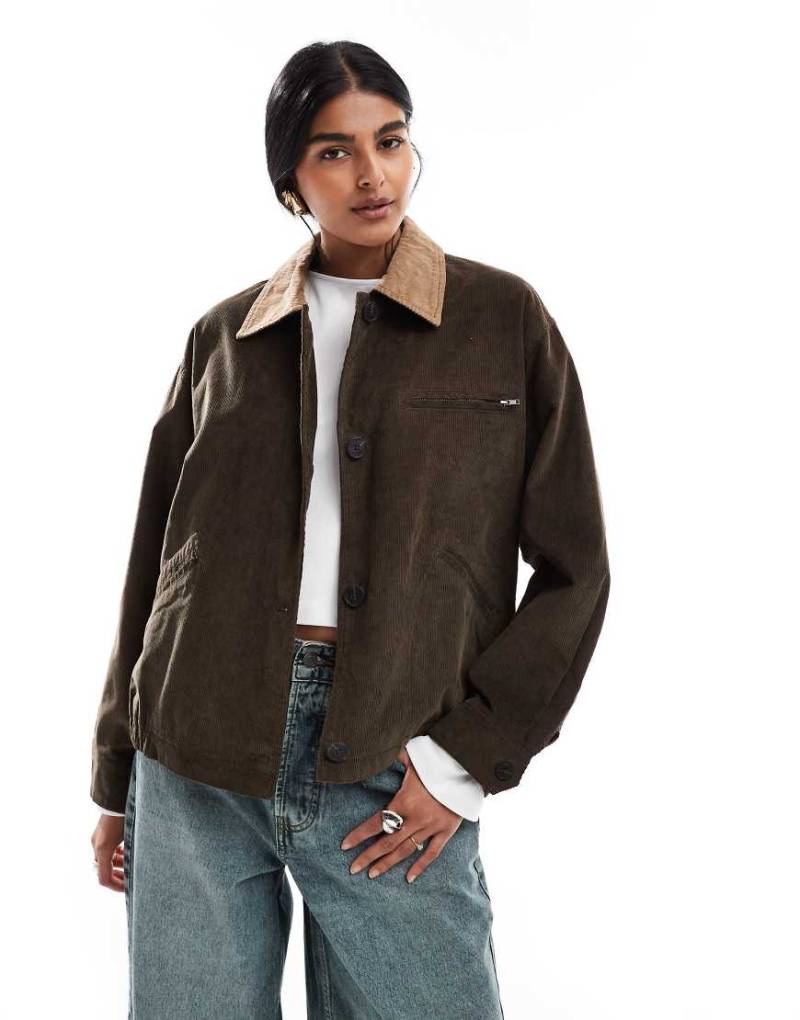 ASOS DESIGN - Barn Jacket in Schokobraun mit Cordkragen von ASOS DESIGN