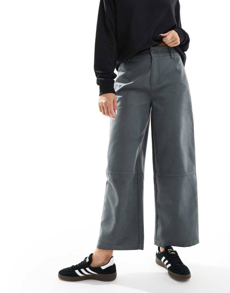 ASOS DESIGN - Barrel-Hose aus Wildlederimitat in Anthrazit-Grau von ASOS DESIGN