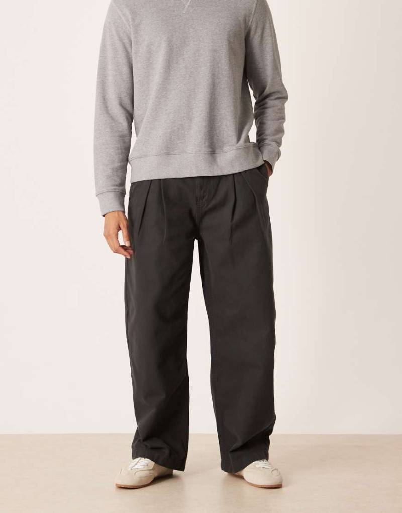 ASOS DESIGN - Barrel-Hose in Schwarz mit Bundfalten von ASOS DESIGN