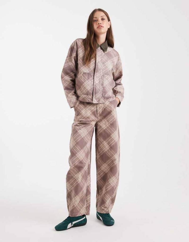 ASOS DESIGN - Barrel-Leg-Hose mit verwaschenem Karomuster-Bunt von ASOS DESIGN