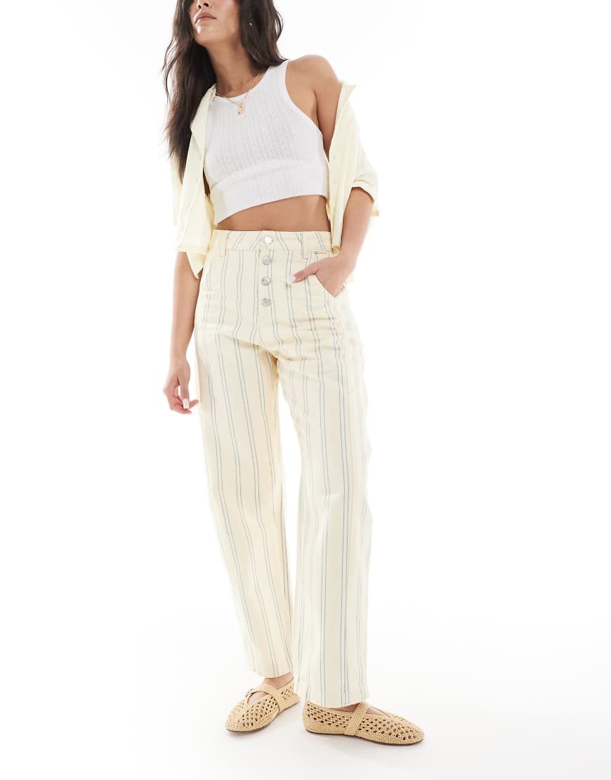 ASOS DESIGN - Barrel-Jeans in gestreiftem Buttermilchgelb ASOS DESIGN - Barrel-Jeans in gestreiftem Buttermilchgelb von ASOS DESIGN