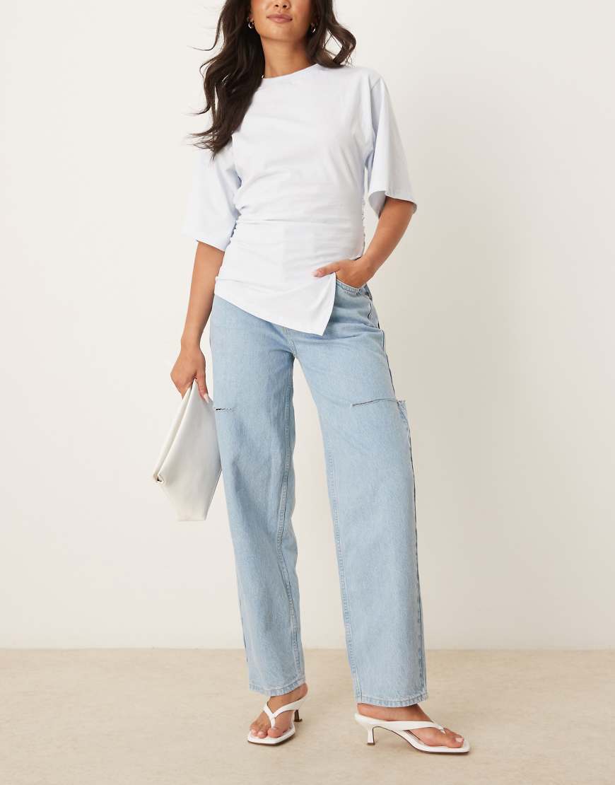 ASOS DESIGN - Barrel-Jeans in heller Waschung mit hohem Bund und Oberschenkelrissen-Blau von ASOS DESIGN