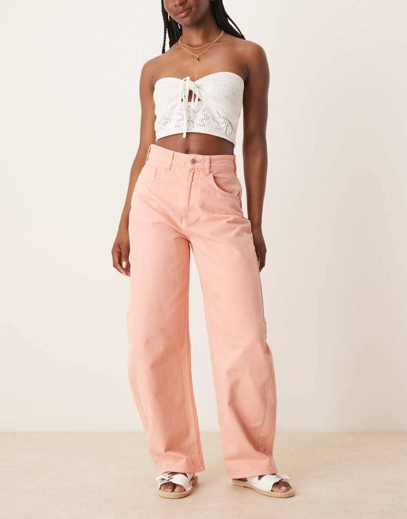 ASOS DESIGN - Barrel-Jeans in zartem Apricot mit hohem Bund-Rosa von ASOS DESIGN