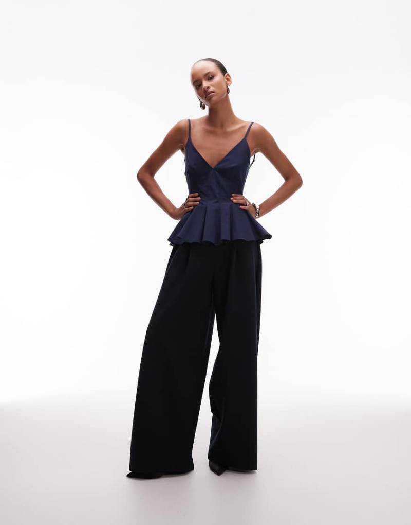 ASOS DESIGN - Barrel-Leg-Hose im Oversize-Stil in Marineblau mit Balloon Fit von ASOS DESIGN