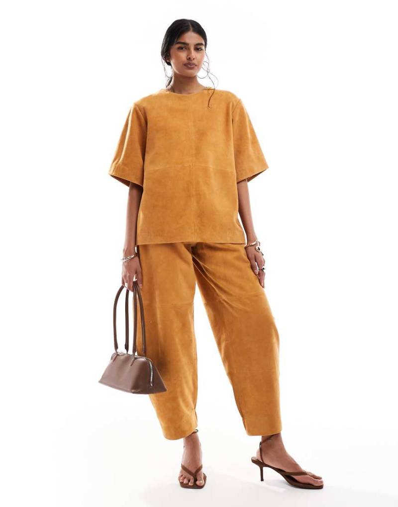 ASOS DESIGN - Barrel Leg Hose in Ingwer-Orange aus Wildleder, Kombiteil von ASOS DESIGN