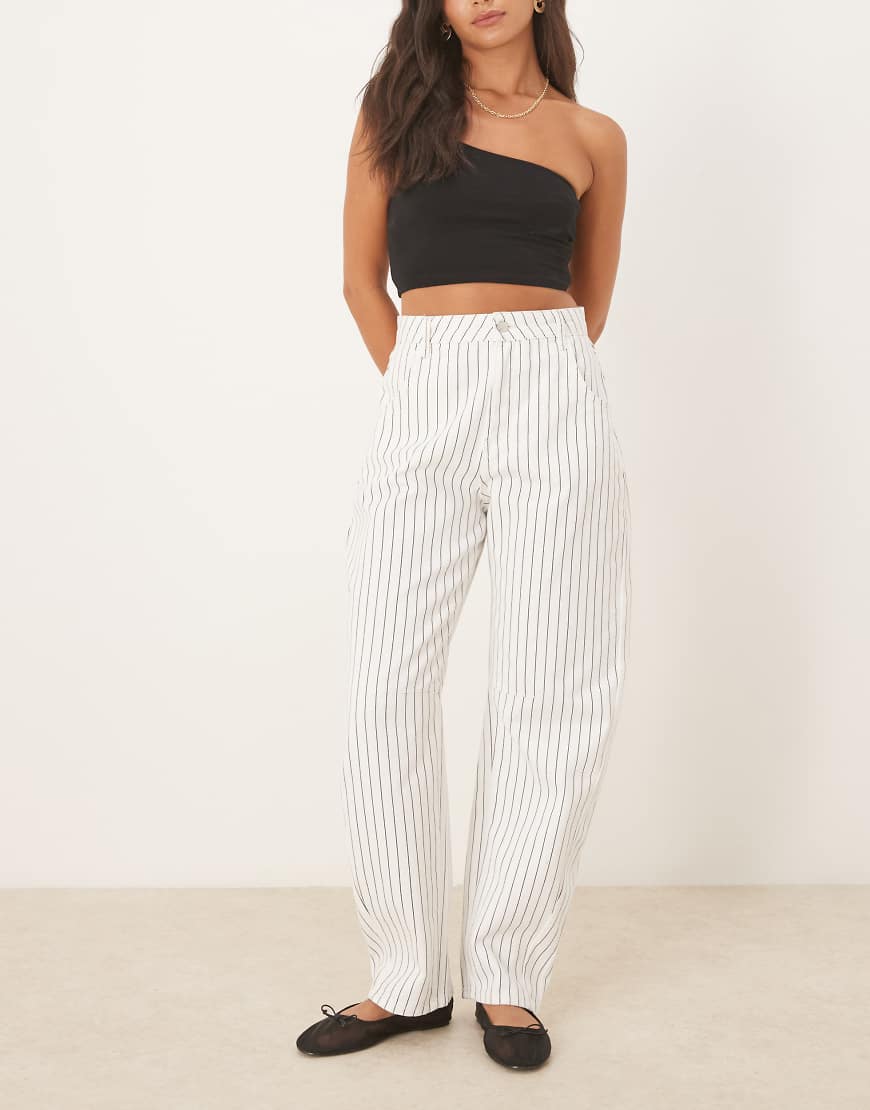 ASOS DESIGN - Barrel-Leg-Jeans in Ecru mit Streifen und hohem Bund-Weiß von ASOS DESIGN