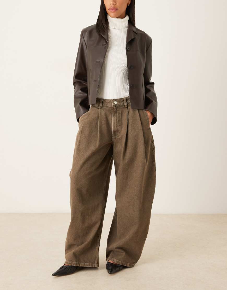 ASOS DESIGN - Horseshoe-Jeans in Olivgrün mit Oversize-Passform von ASOS DESIGN