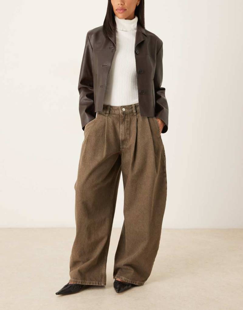 ASOS DESIGN - Horseshoe-Jeans in Olivgrün mit Oversize-Passform von ASOS DESIGN