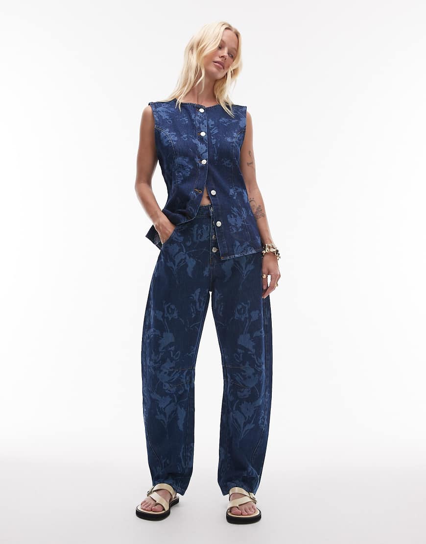 ASOS DESIGN - Barrel-Leg-Jeans in Rinse-Waschung mit Blumenmuster-Marineblau ASOS DESIGN - Barrel-Leg-Jeans in Rinse-Waschung mit Blumenmuster-Marineblau von ASOS DESIGN