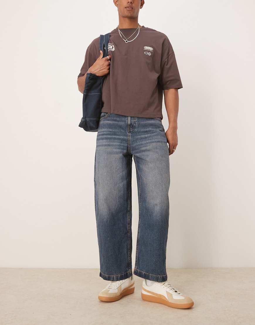 ASOS DESIGN - Barrel-Leg-Jeans in verwaschenem Dunkelblau von ASOS DESIGN