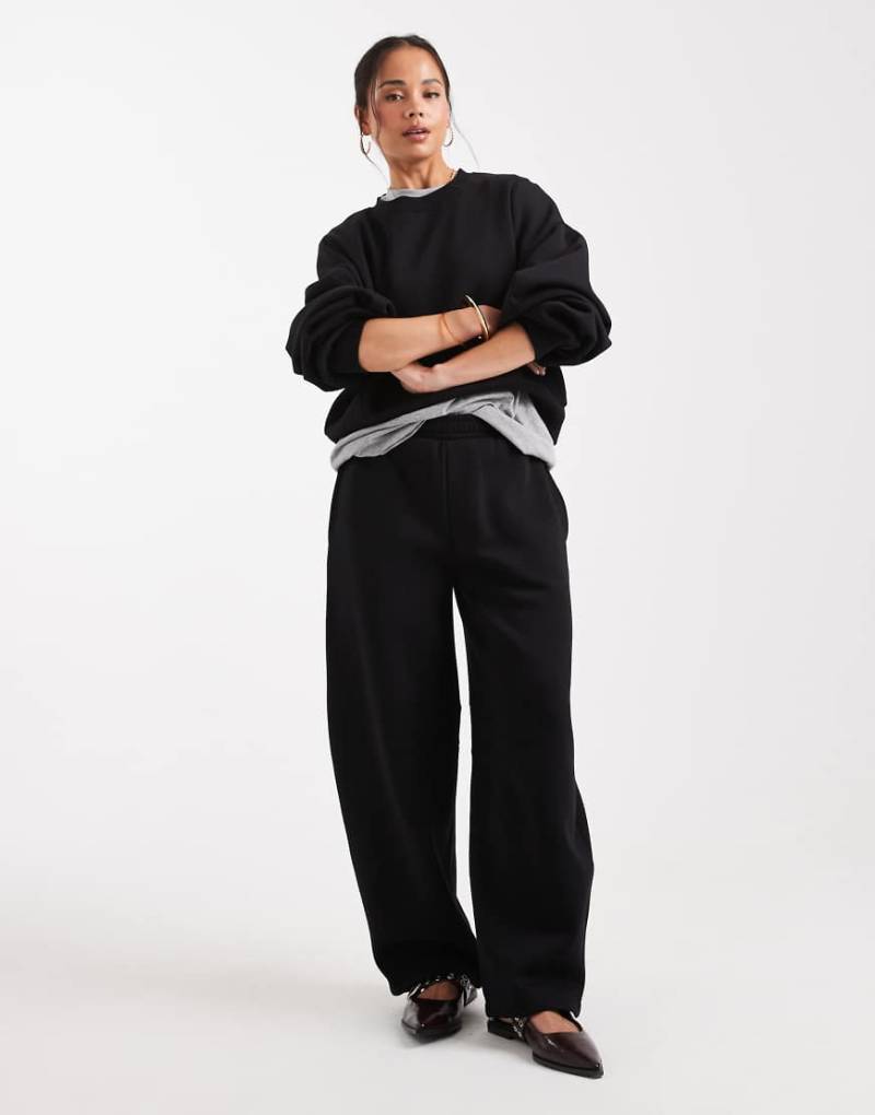 ASOS DESIGN - Barrel-Leg-Jogginghose in Blau mit weicher Innenseite-Schwarz von ASOS DESIGN