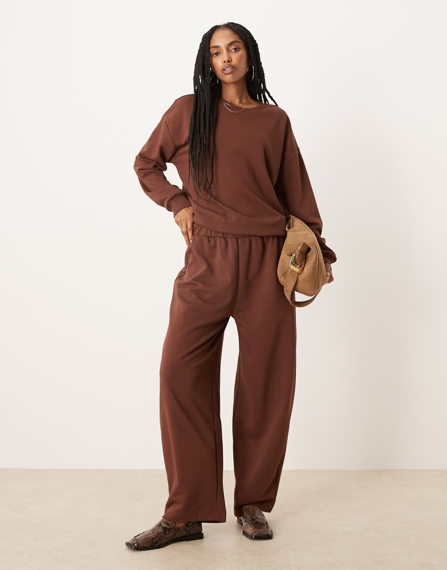 ASOS DESIGN - Barrel Leg Sweathose in Braun, Kombiteil von ASOS DESIGN