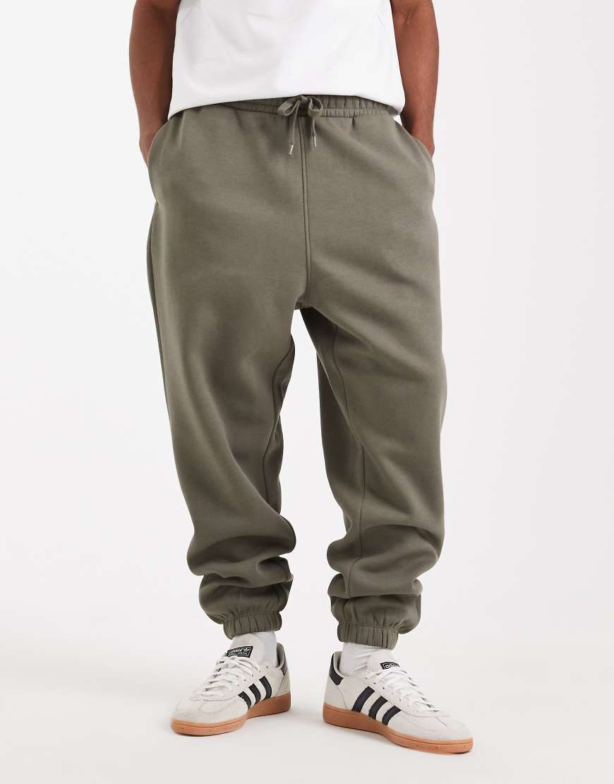 ASOS DESIGN - Essentials - Lockere Jogginghose in Khaki-Grün von ASOS DESIGN