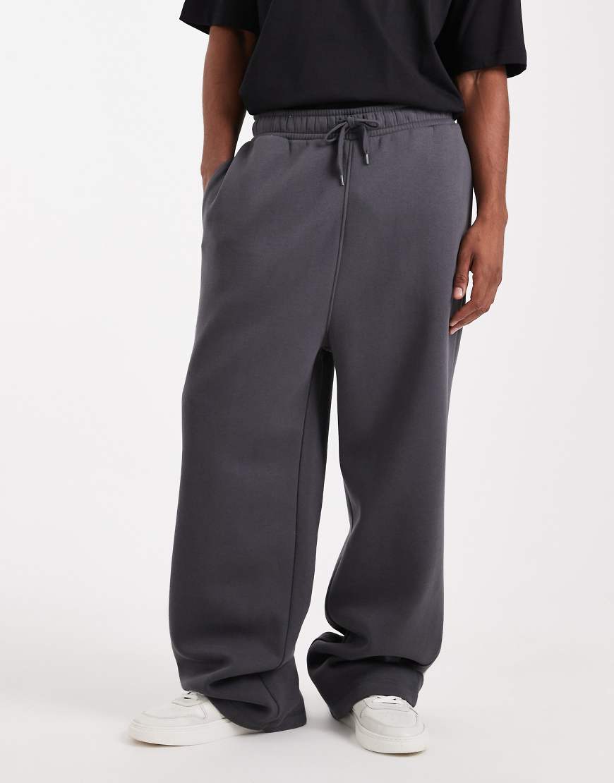 ASOS DESIGN - Basic-Jogginghose in gewaschenem Schwarz mit weitem Bein-Grau von ASOS DESIGN