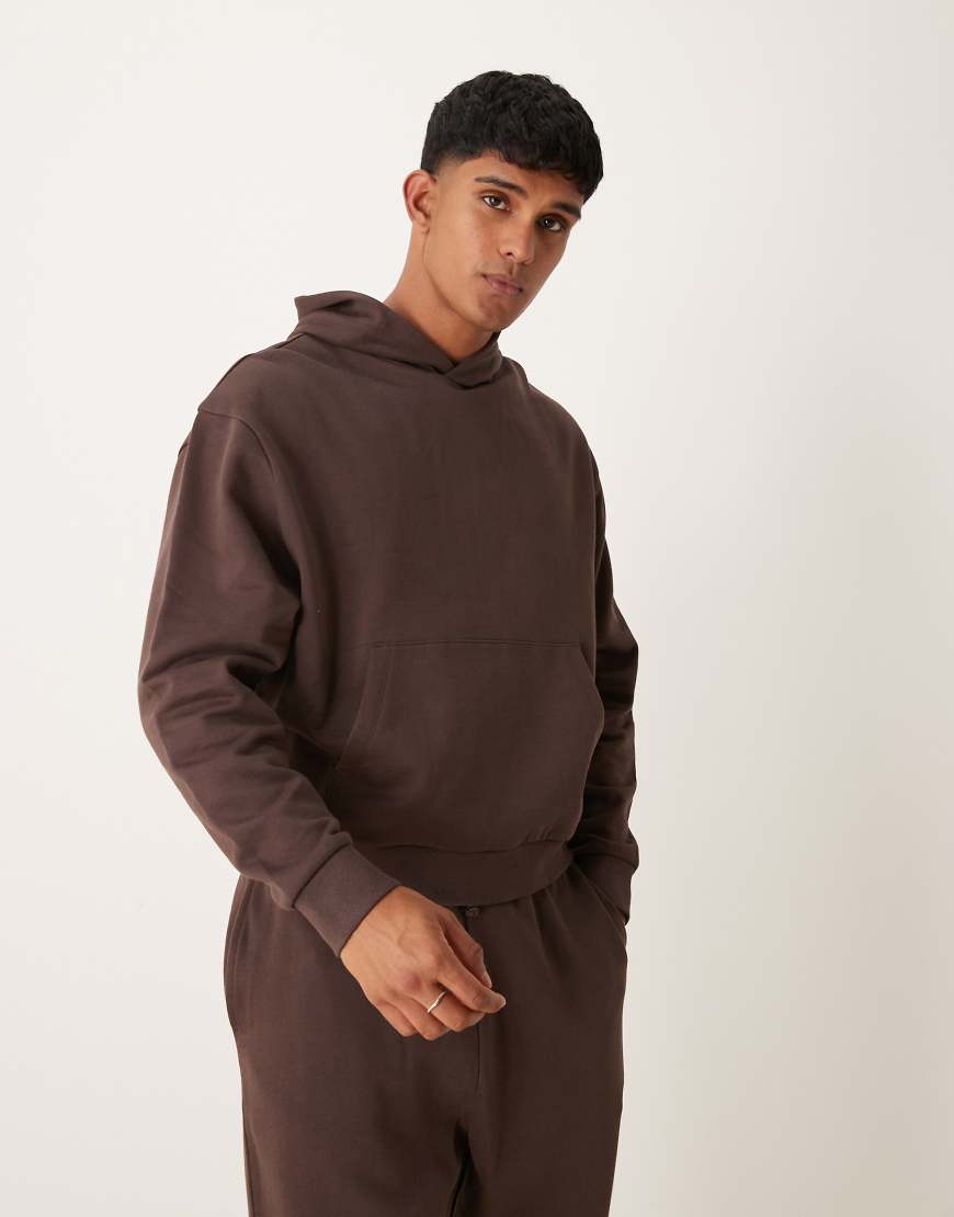 ASOS DESIGN - Basic-Kapuzenpullover in Robbenbraun mit kastigem Oversize-Schnitt ASOS DESIGN - Basic-Kapuzenpullover in Robbenbraun mit kastigem Oversize-Schnitt von ASOS DESIGN