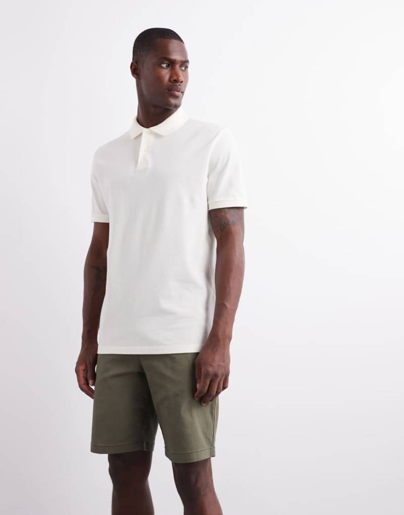ASOS DESIGN - Basic-Polohemd aus Pikee in Cremeweiß von ASOS DESIGN