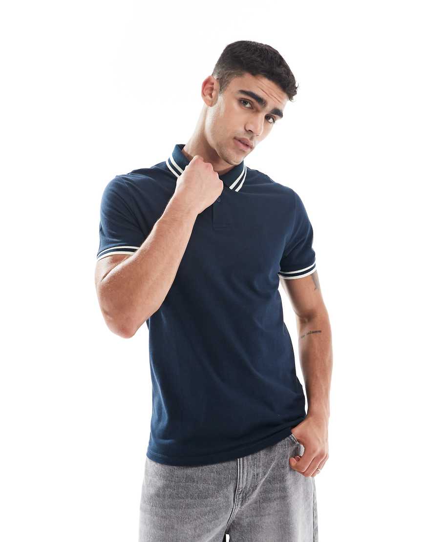ASOS DESIGN - Basic-Polohemd aus Pikee in Marineblau mit weißen Zierstreifen von ASOS DESIGN