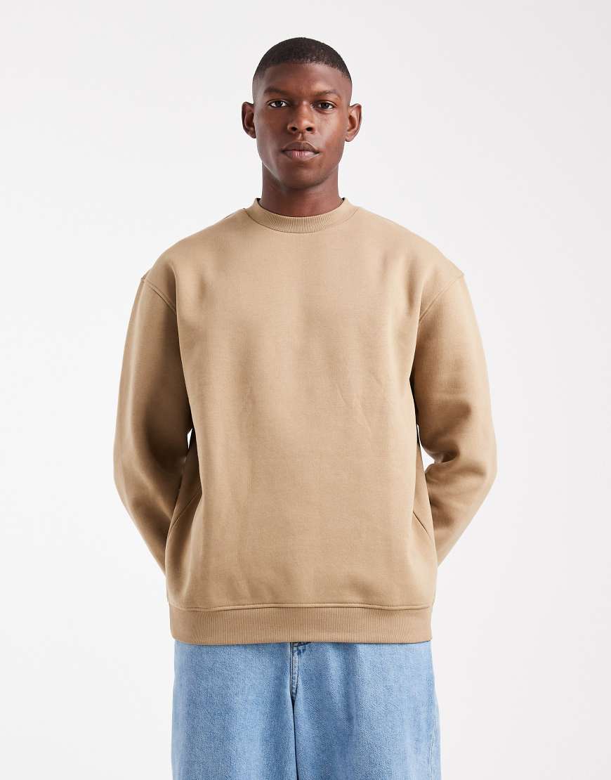 ASOS DESIGN - Basic-Sweatshirt im Relaxed Fit in Hellbraun-Brown von ASOS DESIGN
