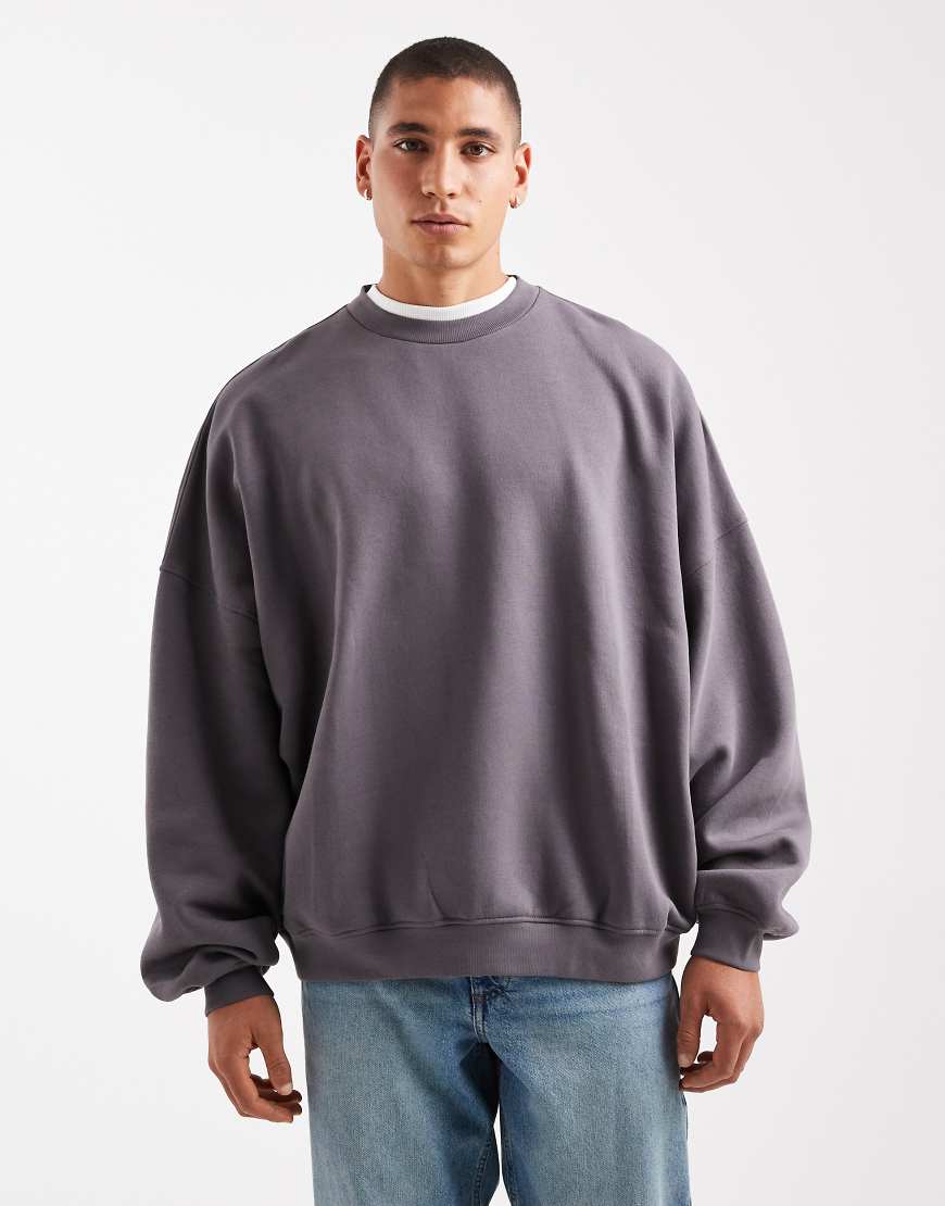 ASOS DESIGN - Basic-Sweatshirt in Anthrazit mit Super-Oversize-Schnitt-Grau von ASOS DESIGN