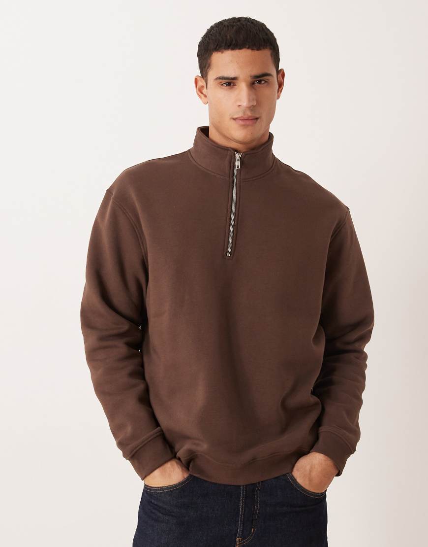 ASOS DESIGN - Basic-Sweatshirt in Braun mit kurzem Reißverschluss und Relaxed-Fit-Schnitt-Brown von ASOS DESIGN