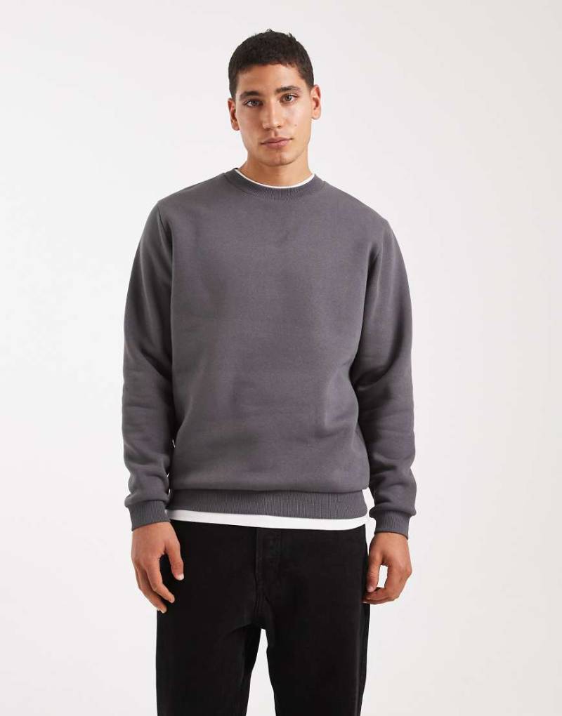 ASOS DESIGN - Basic-Sweatshirt in Dunkelgrau von ASOS DESIGN