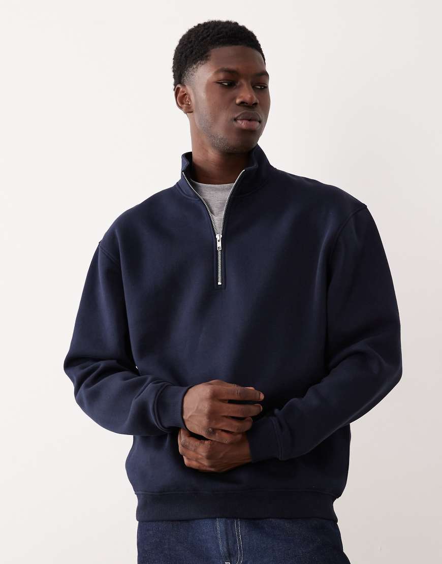 ASOS DESIGN - Basic-Sweatshirt in Marineblau mit kurzem Reißverschluss und Relaxed-Fit-Passform von ASOS DESIGN