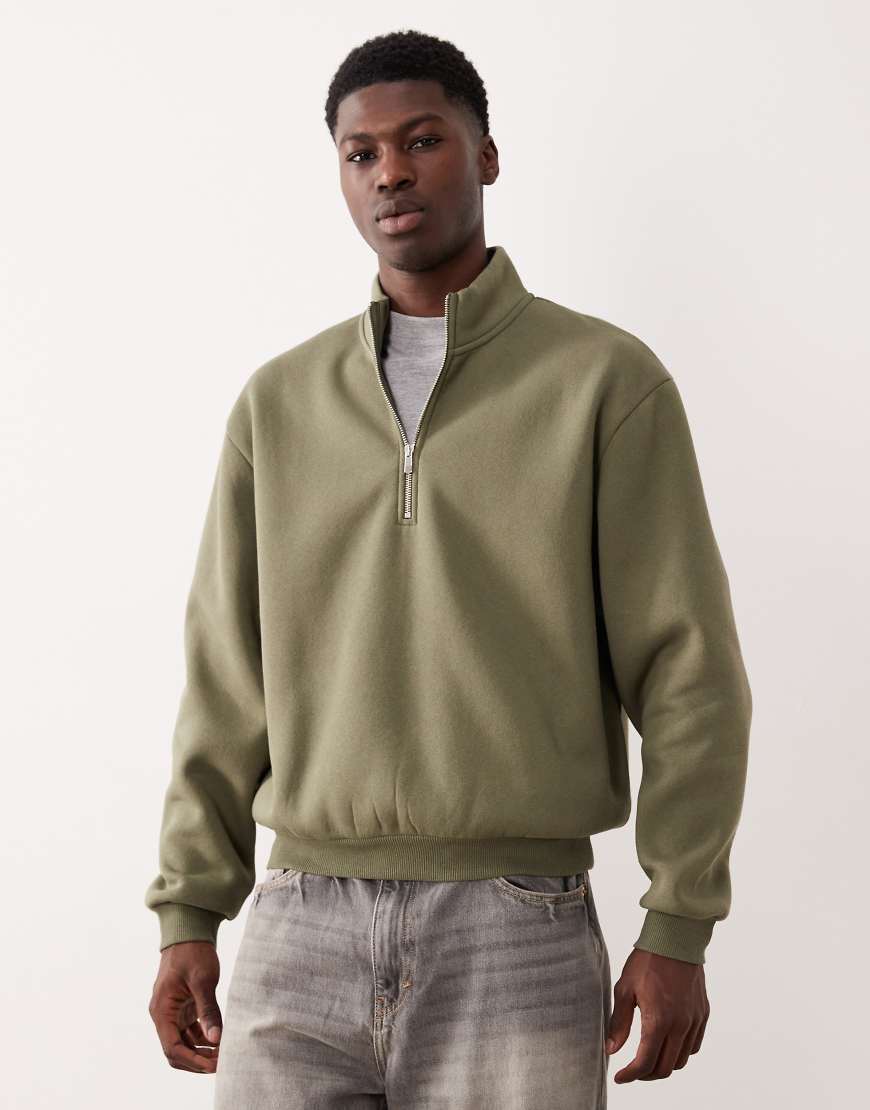 ASOS DESIGN - Basic-Sweatshirt in staubigem Olivgrün mit lockerer Passform und kurzem Reißverschluss von ASOS DESIGN
