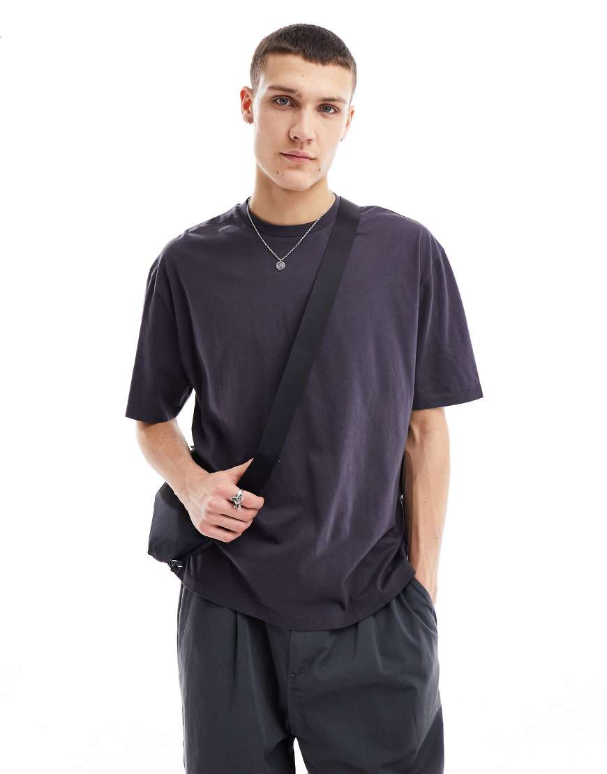 ASOS DESIGN - Basic-T-Shirt in Anthrazit mit Oversize-Schnitt-Grau ASOS DESIGN - Basic-T-Shirt in Anthrazit mit Oversize-Schnitt-Grau von ASOS DESIGN