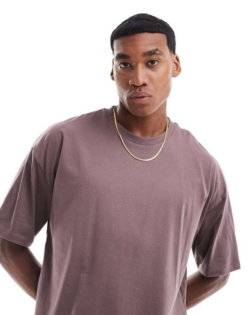 ASOS DESIGN - Basic-T-Shirt in Braun mit Oversize-Schnitt von ASOS DESIGN