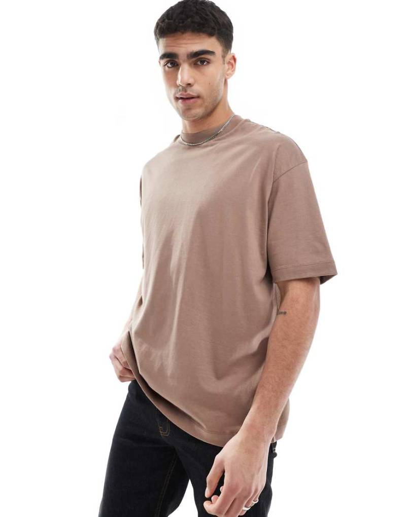 ASOS DESIGN - Basic-T-Shirt in Braun mit Oversize-Schnitt von ASOS DESIGN