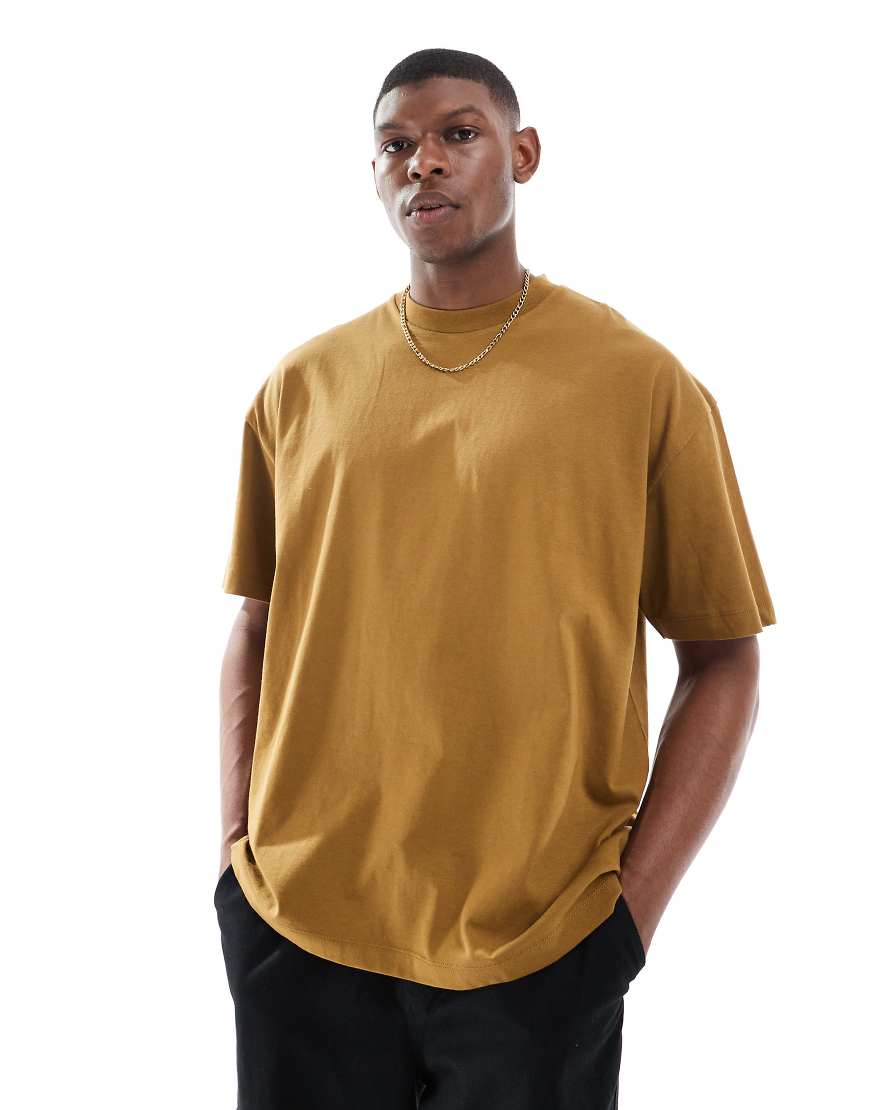 ASOS DESIGN - Basic-T-Shirt in Braun mit Oversize-Schnitt ASOS DESIGN - Basic-T-Shirt in Braun mit Oversize-Schnitt von ASOS DESIGN