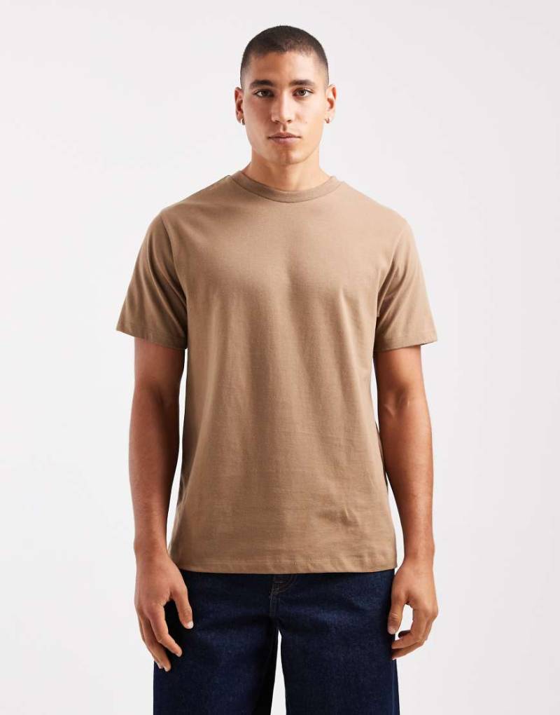 ASOS DESIGN - Basic-T-Shirt in Braun mit Rundhalsausschnitt-Brown von ASOS DESIGN