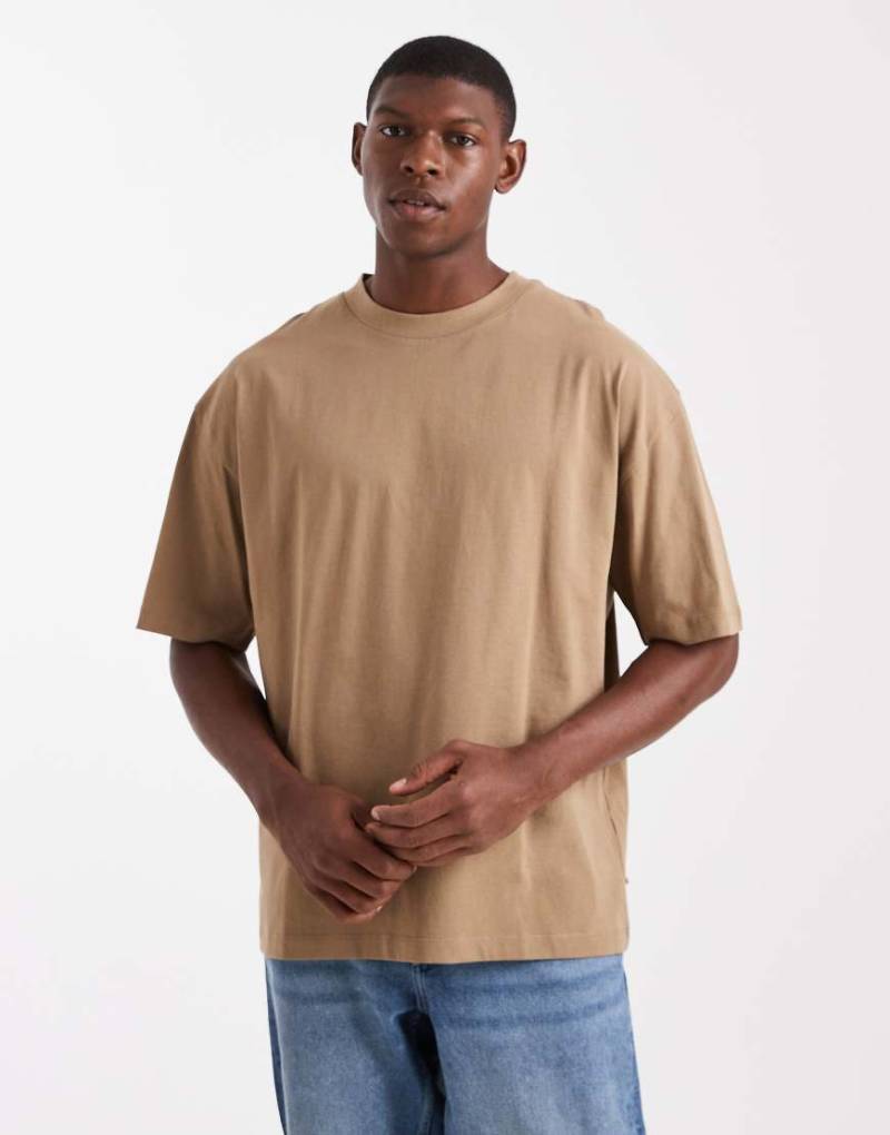ASOS DESIGN - Basic-T-Shirt in Braun mit Rundhalsausschnitt und Oversize-Passform-Brown ASOS DESIGN - Basic-T-Shirt in Braun mit Rundhalsausschnitt und Oversize-Passform-Brown von ASOS DESIGN