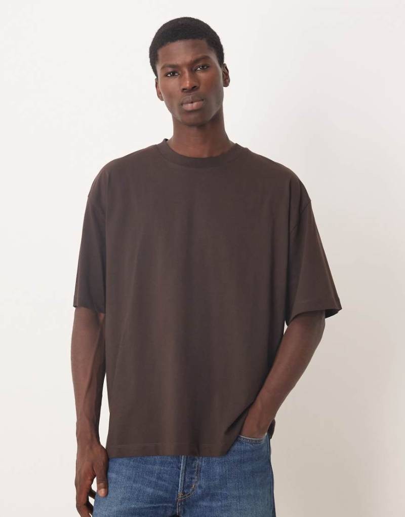 ASOS DESIGN - Basic-T-Shirt in Braun mit Rundhalsausschnitt und Oversize-Passform-Brown ASOS DESIGN - Basic-T-Shirt in Braun mit Rundhalsausschnitt und Oversize-Passform-Brown von ASOS DESIGN