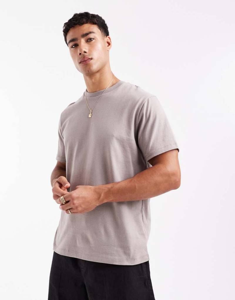 ASOS DESIGN - Basic-T-Shirt in Braun mit Rundhalsausschnitt von ASOS DESIGN