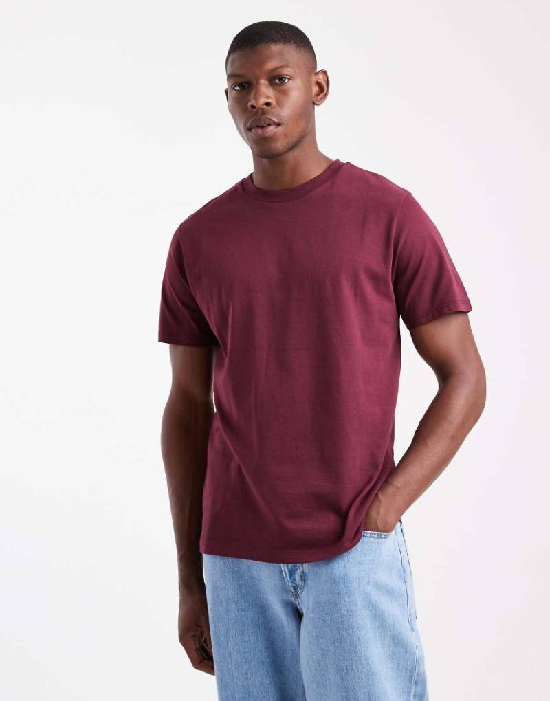 ASOS DESIGN - Basic-T-Shirt in Burgunderrot mit Rundhalsausschnitt von ASOS DESIGN