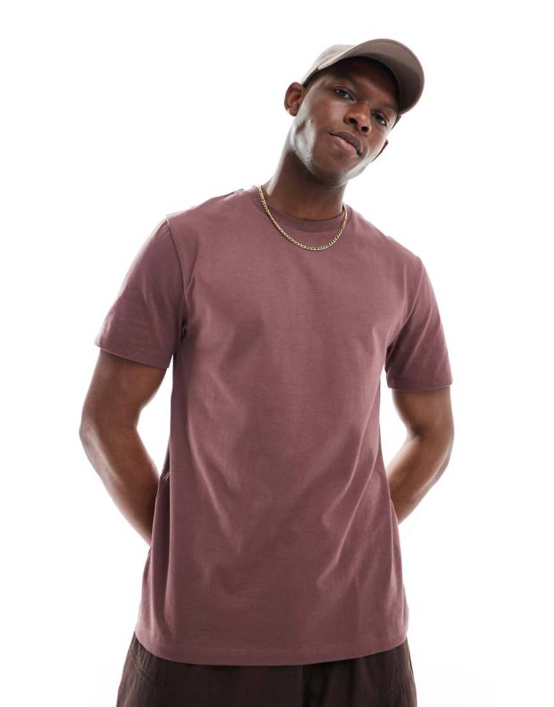 ASOS DESIGN - Basic-T-Shirt in Burgunderrot mit Rundhalsausschnitt von ASOS DESIGN