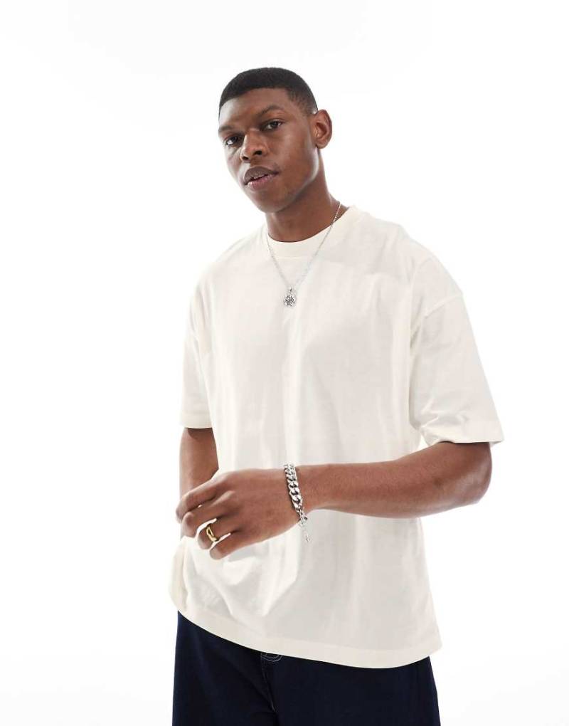 ASOS DESIGN - Basic-T-Shirt in Cremeweiß mit Oversize-Schnitt von ASOS DESIGN