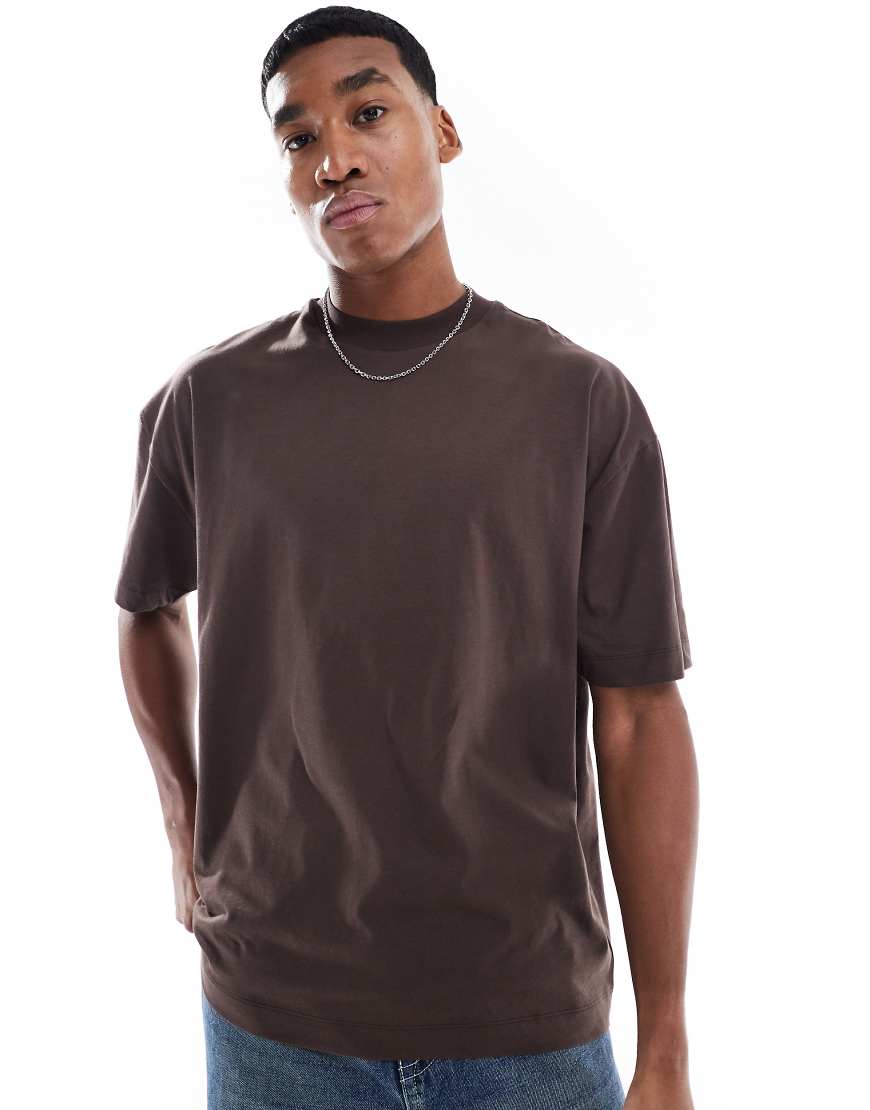 ASOS DESIGN - Basic-T-Shirt in Dunkelbraun mit Oversize-Schnitt ASOS DESIGN - Basic-T-Shirt in Dunkelbraun mit Oversize-Schnitt von ASOS DESIGN